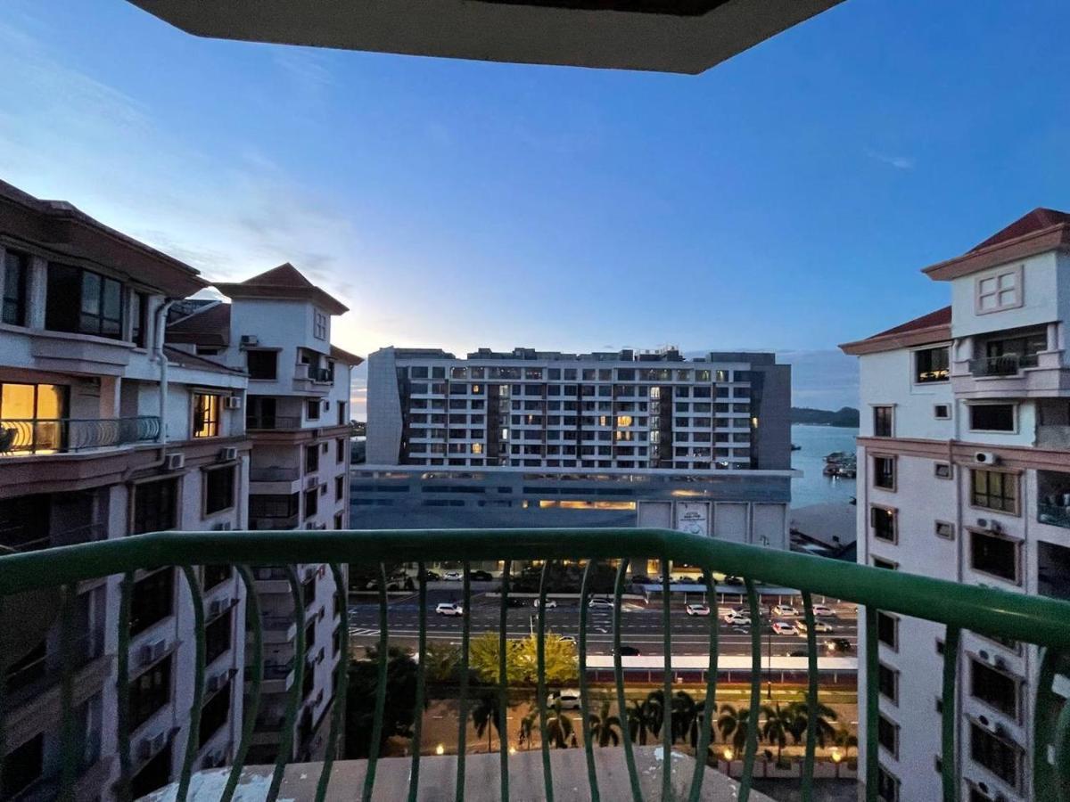 Penthouse Marina Court Vacation Home 4 Bedrooms Kota Kinabalu 14Pax Екстериор снимка