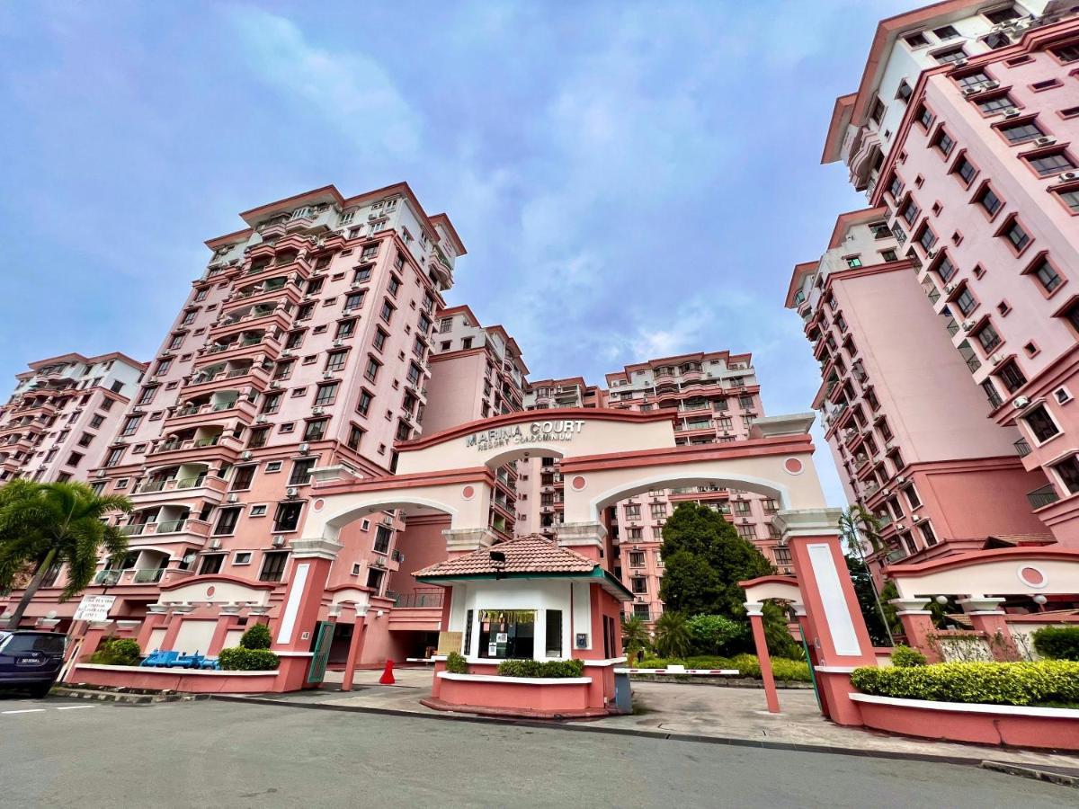 Penthouse Marina Court Vacation Home 4 Bedrooms Kota Kinabalu 14Pax Екстериор снимка