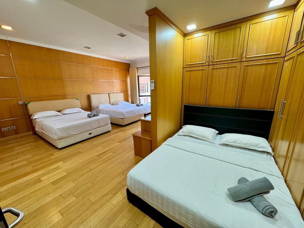 Penthouse Marina Court Vacation Home 4 Bedrooms Kota Kinabalu 14Pax Екстериор снимка